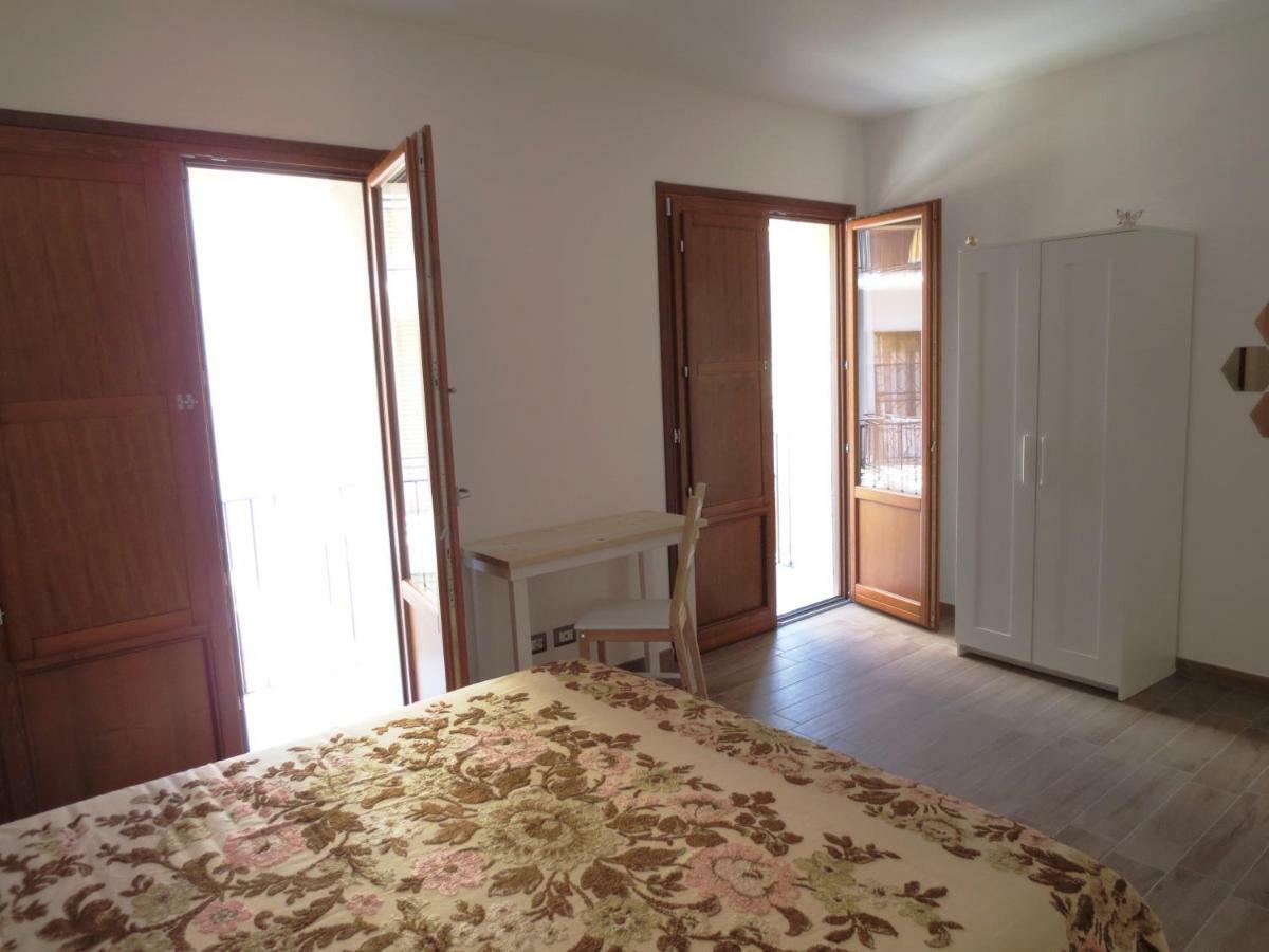 Vergilia Syracuse Bagian luar foto
