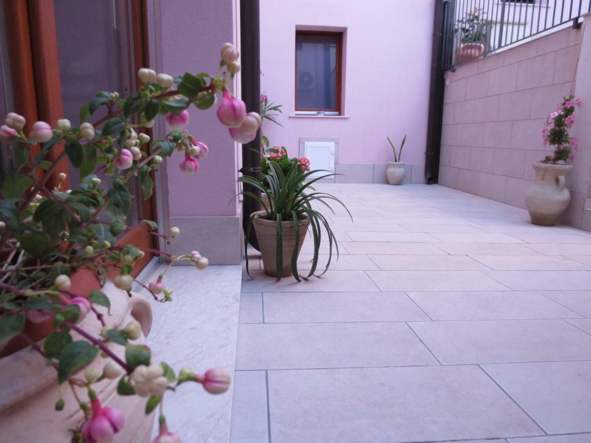 Vergilia Syracuse Bagian luar foto